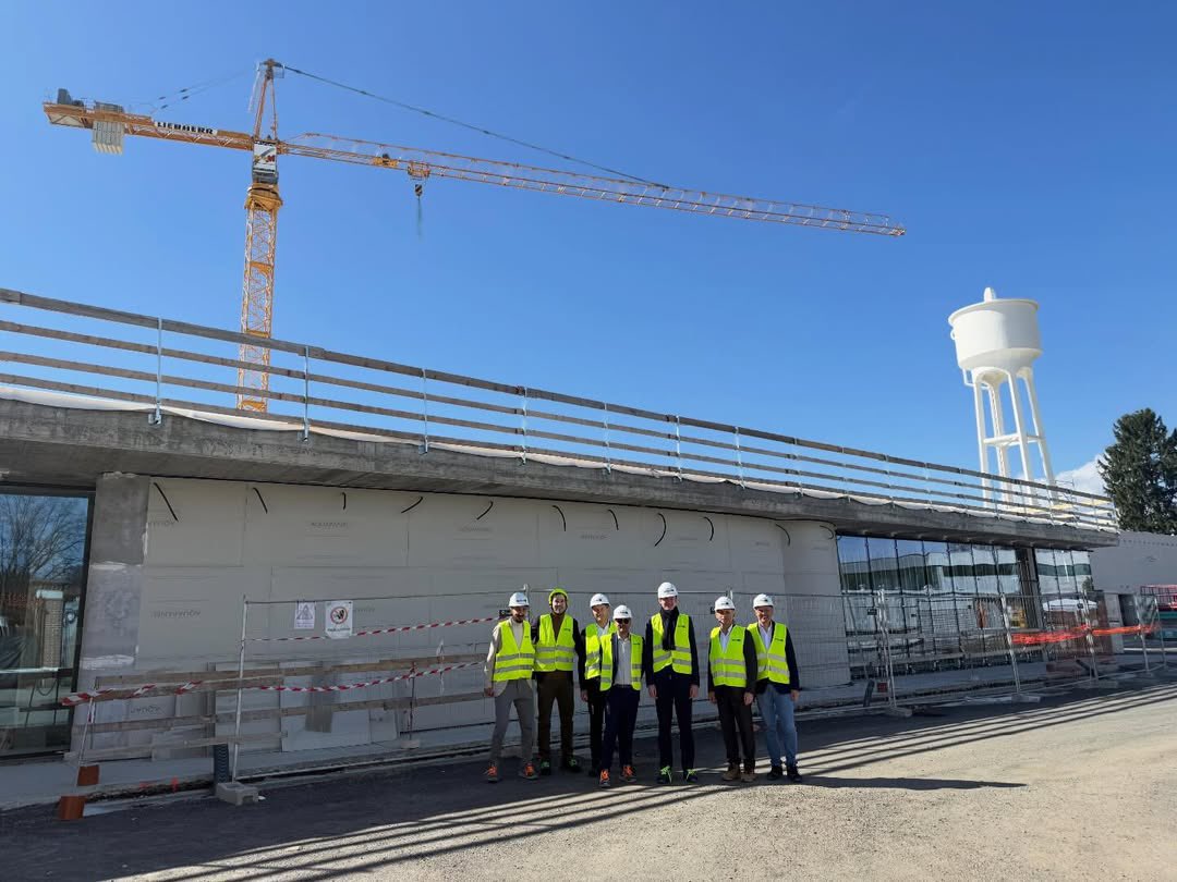 f_arnaultfp's tweet photo. Frédéric Arnault vía IG—Loro Piana continues to push textile innovation forward, with a new knitwear excellence center in Ghemme set to open this September. Work in progress…🙌 @f_arnault #fredericarnault #loropiana https://t.co/68IBoCP3gx