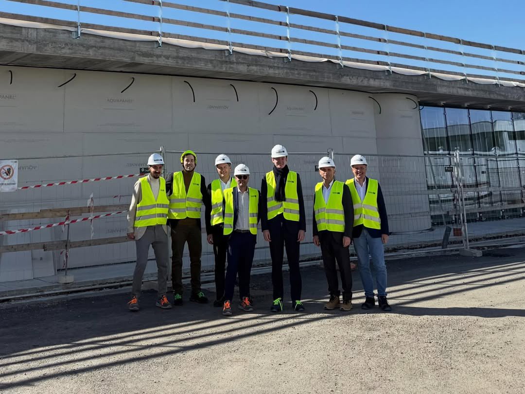 f_arnaultfp's tweet photo. Frédéric Arnault vía IG—Loro Piana continues to push textile innovation forward, with a new knitwear excellence center in Ghemme set to open this September. Work in progress…🙌 @f_arnault #fredericarnault #loropiana https://t.co/68IBoCP3gx