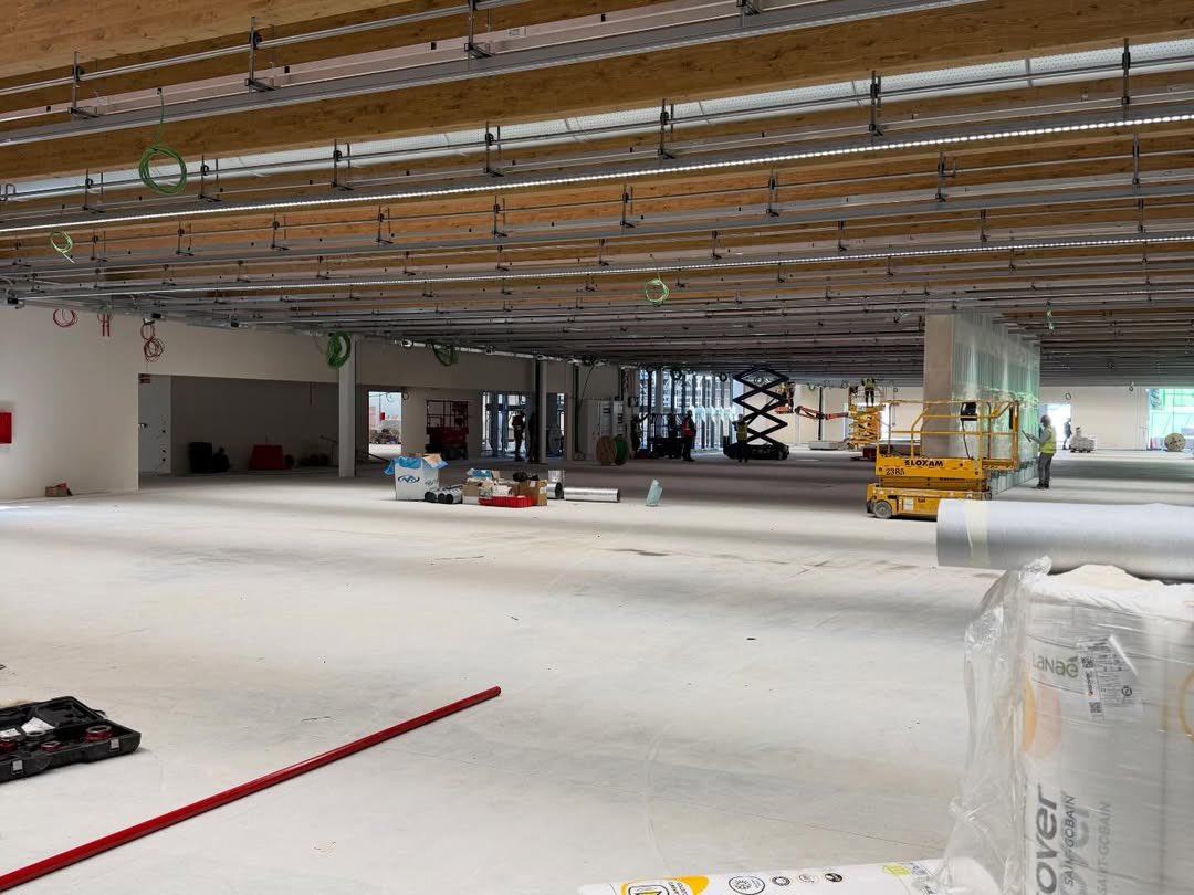 f_arnaultfp's tweet photo. Frédéric Arnault vía IG—Loro Piana continues to push textile innovation forward, with a new knitwear excellence center in Ghemme set to open this September. Work in progress…🙌 @f_arnault #fredericarnault #loropiana https://t.co/68IBoCP3gx