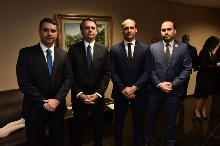 FilmesHGames's tweet photo. OS BOLSONAROS SÃO O CÂNCER DA POLÍTICA BRASILEIRA. NÃO VALEM A MERDA QUE UM CACHORRO CAGA. SANTA CATARINA MERECE O CARLUXO E O “GAY ENRUSTIDO” DO RENAN. CARLOS NUNCA FEZ NADA COMO VEREADOR NO RIO E AGORA VAI LEVAR TODA SUA “EXPERIÊNCIA” COMO VEREADOR INCOMPETENTE PARA O SUL DO BRASIL, ELES MERECEM ESSE LIXO.

A #GLOBO, MAIS UMA VEZ, ESTÁ FAVORECENDO OS BANDIDOS BOLSONARISTAS QUERENDO REPLICANDO O “BOLSONAROS 2.0”. O BOLSONARO MERECEU IR PARA A CADEIA, MAS QUEM DEVERIA IR PRIMEIRO É O BANDIDO DO SERGIO MORO, UM AGENTE DOS EUA QUE DEVERIA ESTAR NA CADEIA HÁ MUITO TEMPO.

#Bolsonaro #FlavioBolsonaro #EduardoBolsonaro #CarlosBolsonaro #Bolsonarismo #ForaBolsonaro #BolsonaroNaCadeia #FamiliaBolsonaro #PoliticaBrasil #Brasil #Escandalo #Corrupcao #Justica #STF #Lula #Democracia #Eleicoes #BrasilContraBolsonaro