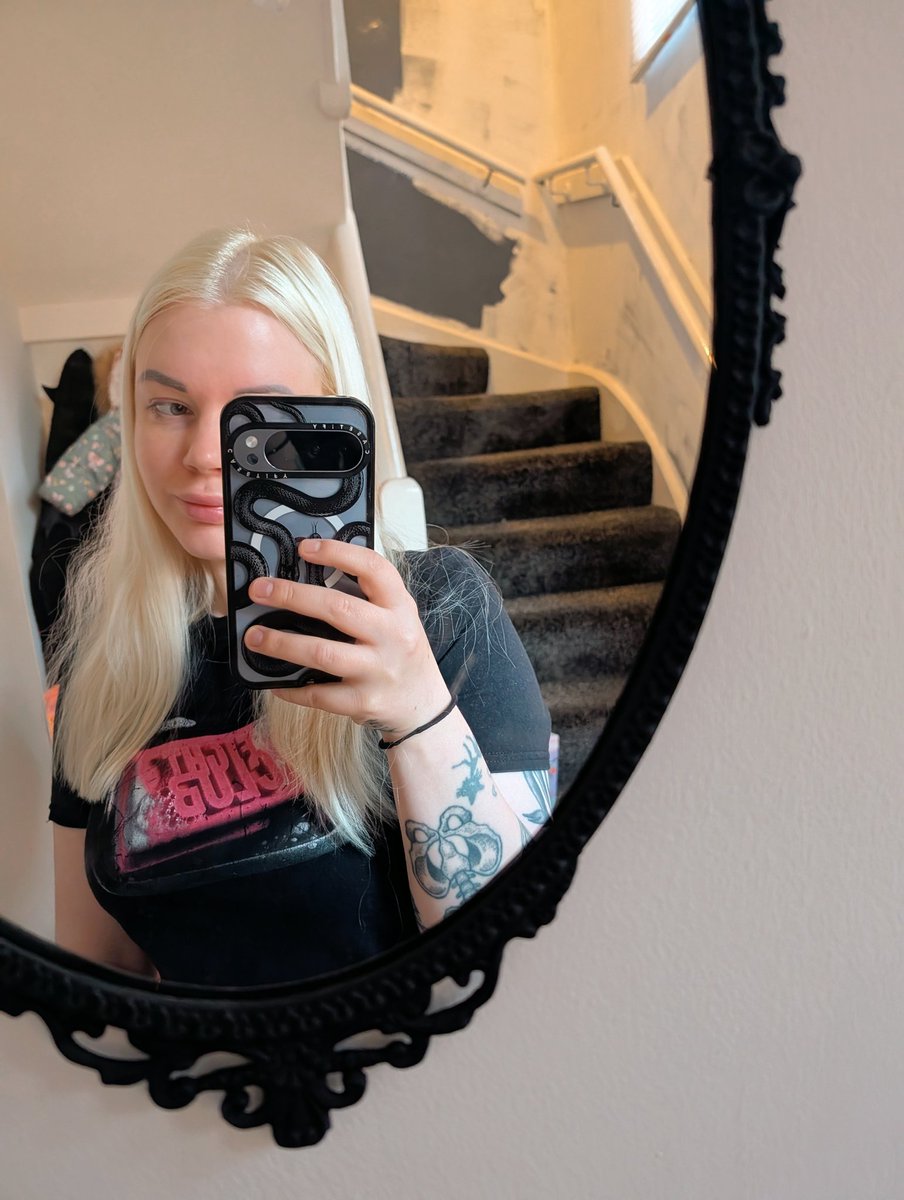 Lucinda Love tweet media