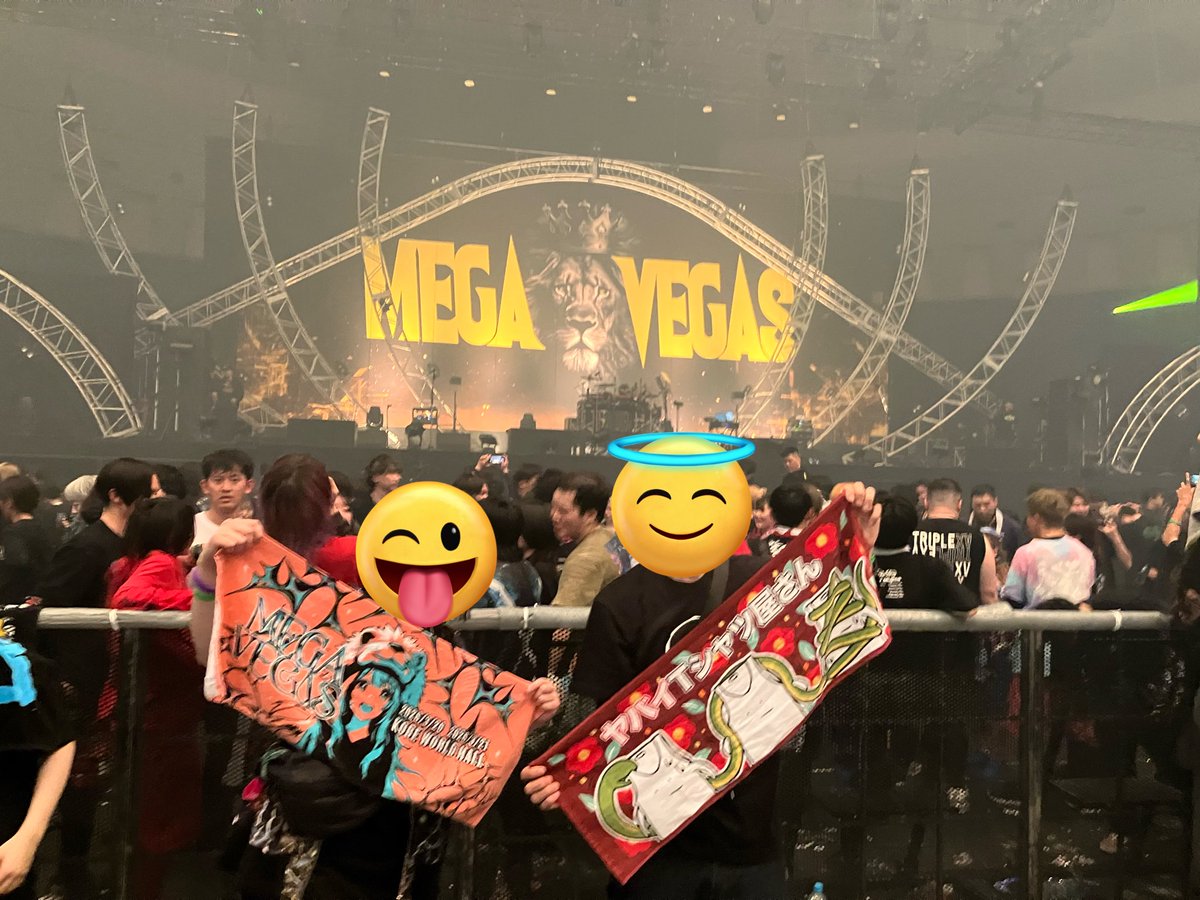 saka_diy's tweet photo. 1日目ほとんど2ブロック目の前方で参戦してました❗️とくにヤバTのこやまの『iLiFEのがライバー多いじゃねーか』からのTank-top in your heartは胸熱🎵

♯メガベガス https://t.co/WpQAwv2AMh
