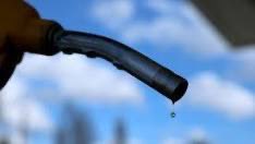 A coisa está ficando feia! Diesel Dispara 25% e Ataca o Bolso de Todos
Preço médio já em R$ 7,22 (alta forte desde fevereiro), segundo TruckPag/ANP. Inflação de custos logística vai chegar no supermercado, frete e tudo. Não espere só o IPCA: observe a economia real para proteger