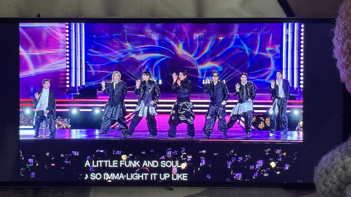 minwiyomin's tweet photo. Adulting happened. But I never left 💜

#BTS_ARİRANG
#BTSLive          
#BTSLiveOnNetflix https://t.co/dzFaKlyt8X