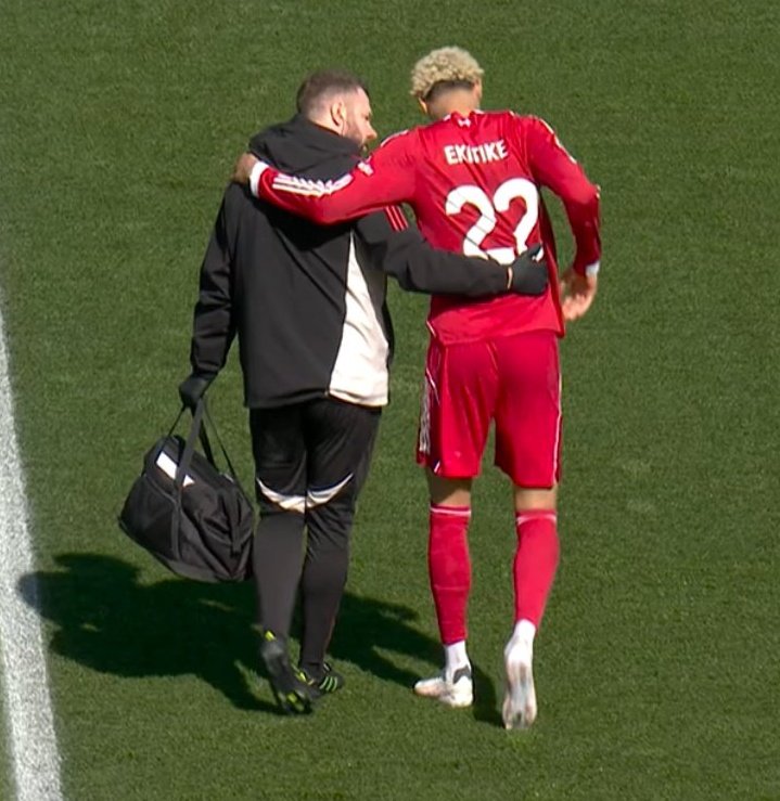 nexustransfer's tweet photo. Liverpool'da Hugo Ekitike, Brighton maçında 3. dakikada sakatlanarak oyundan çıktı. https://t.co/5MiYL9r3jp
