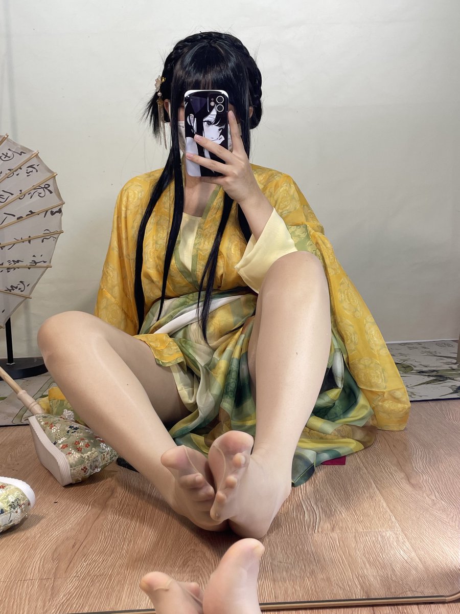wait_saty's tweet photo. 想吃绣花鞋“饺子”吗？#汉服鞋 #汉服 #古风 #丝袜 #绣花鞋 https://t.co/3lpaUALUWR