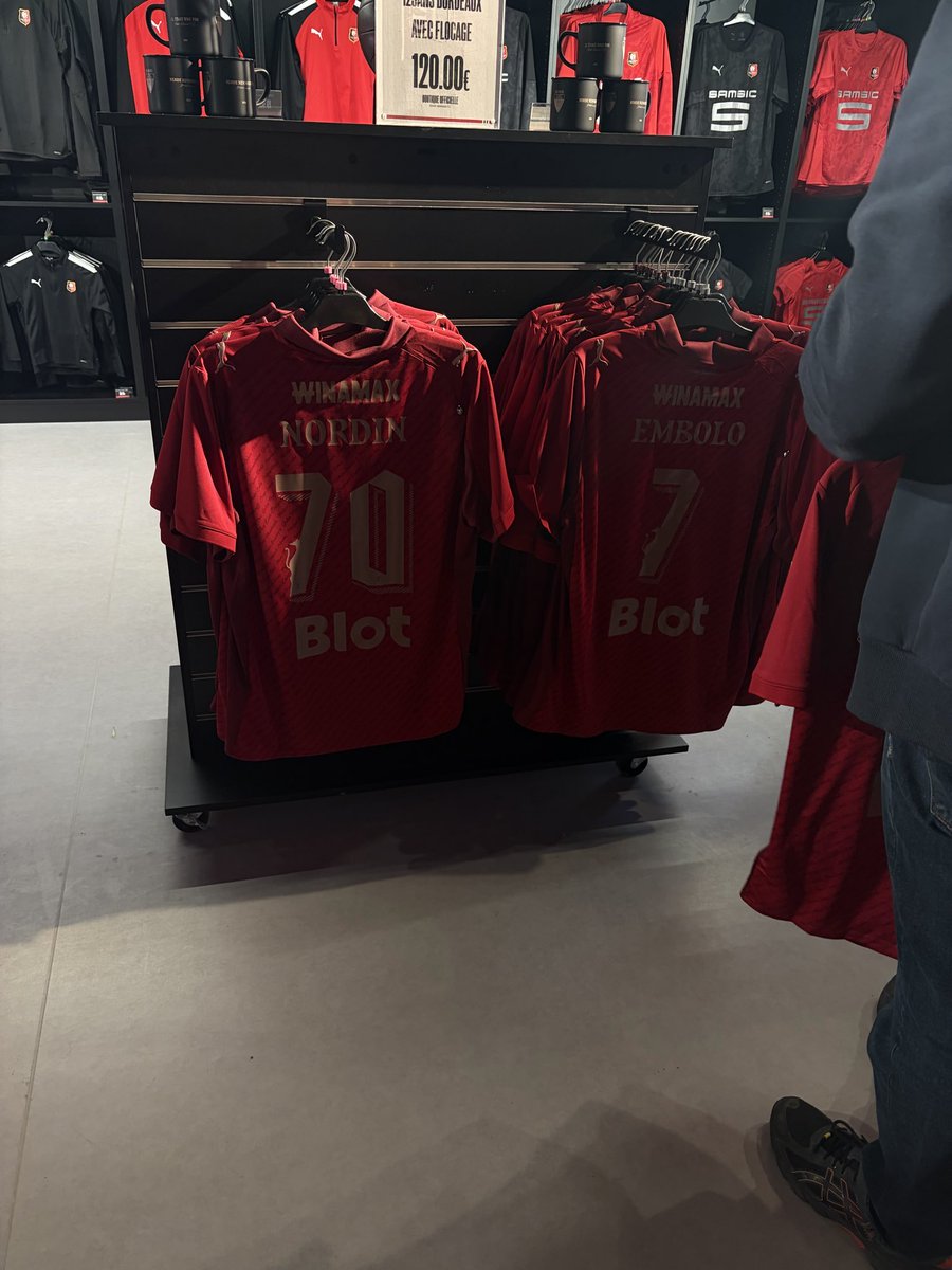 La piraterie ❤️🖤 tweet media