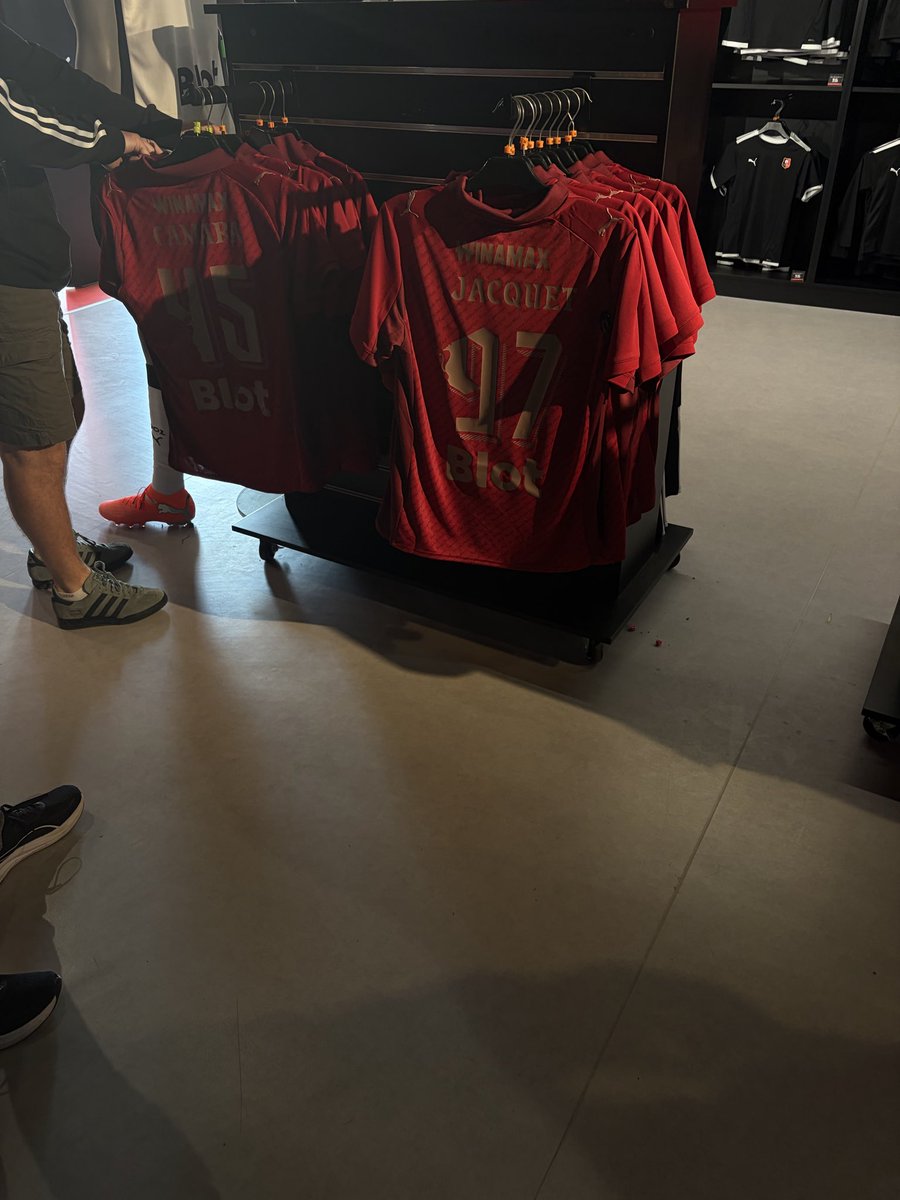 La piraterie ❤️🖤 tweet media