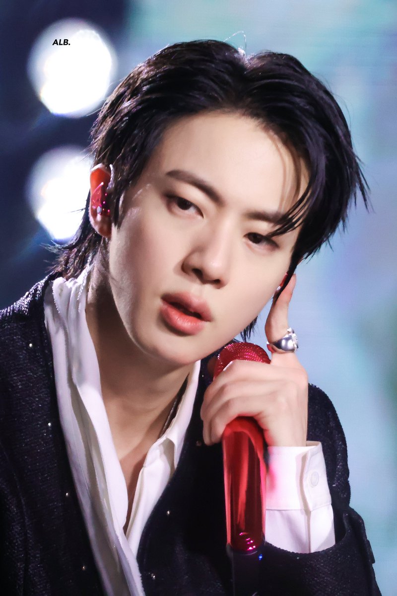 A LITTLE BRAVER 🐬 tweet media