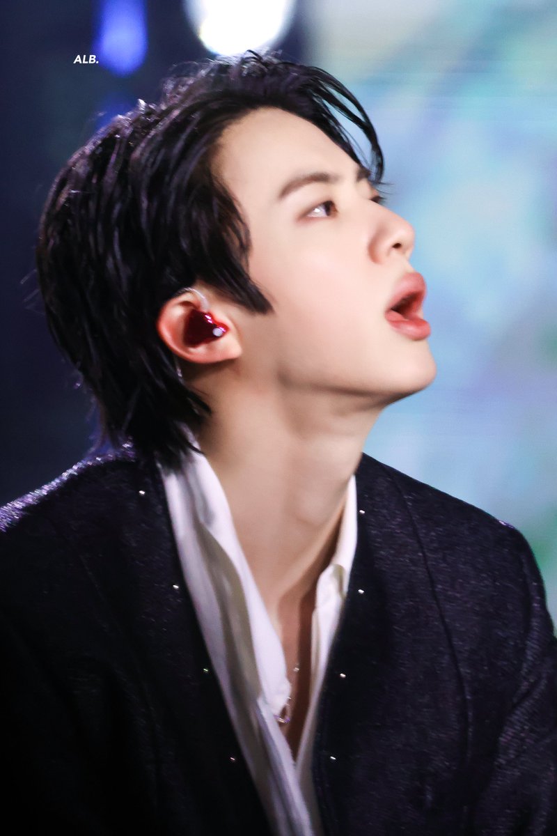 A LITTLE BRAVER 🐬 tweet media