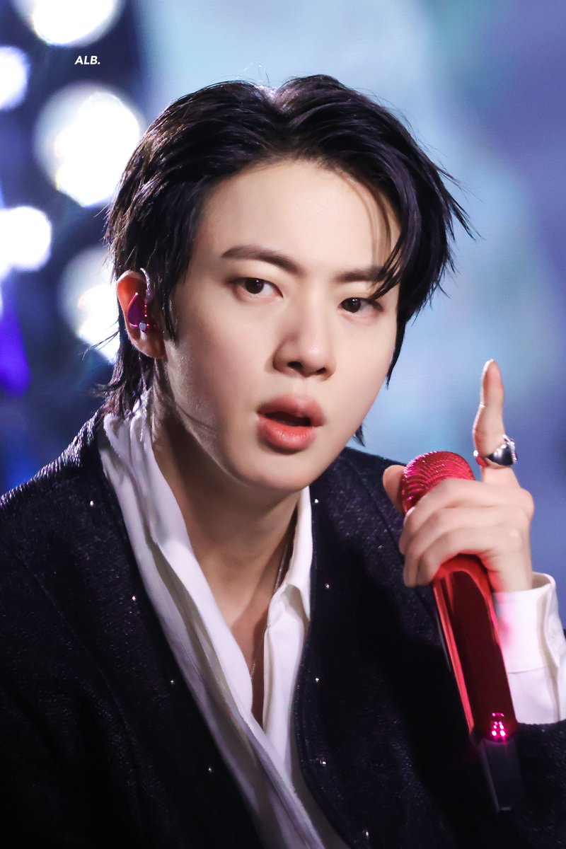 A LITTLE BRAVER 🐬 tweet media