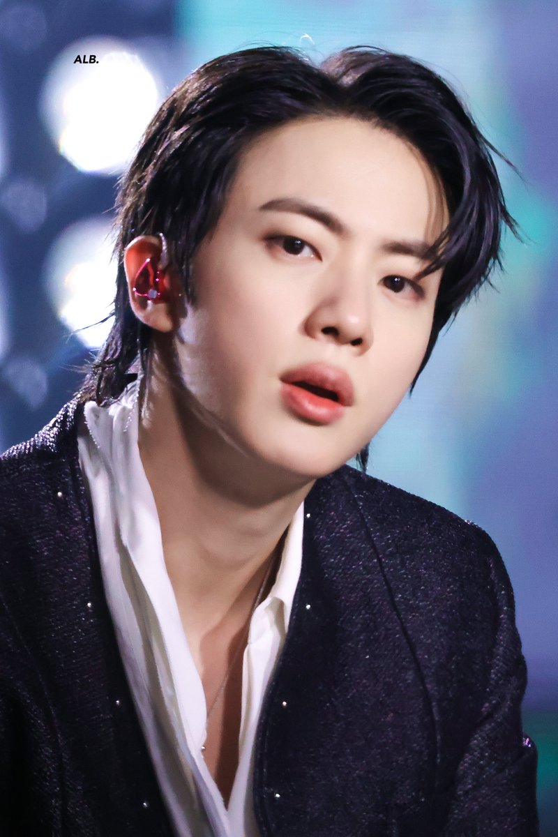 A LITTLE BRAVER 🐬 tweet media