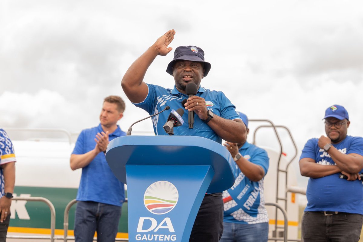 Our_DA's tweet image. 🪧 Today take a stand against the Water Tanker Mafia and all who enabled their corruption by failing to maintain infrastructure to guarantee reliable water 24/7! 

While the ANC and Panyaza Lesufi in hotels, we are working to deliver water to YOU. 🇿🇦

#HumanRightsDay