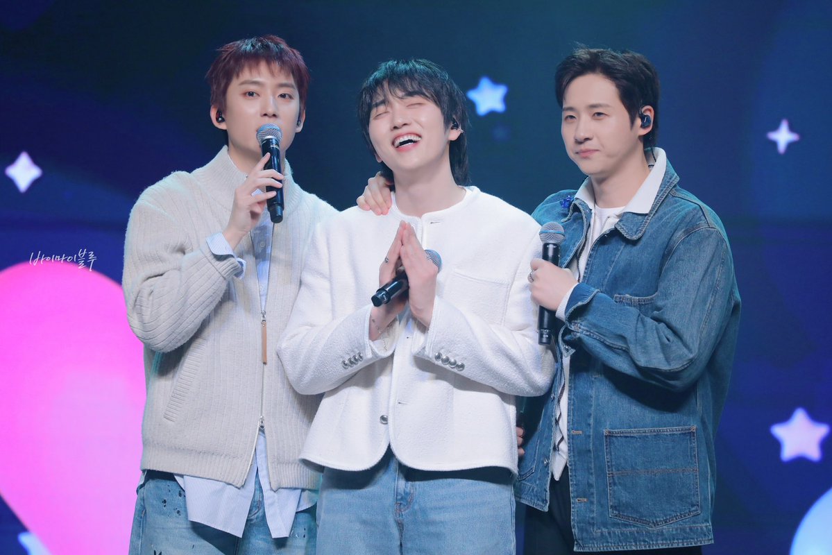 바이마이블루 tweet media