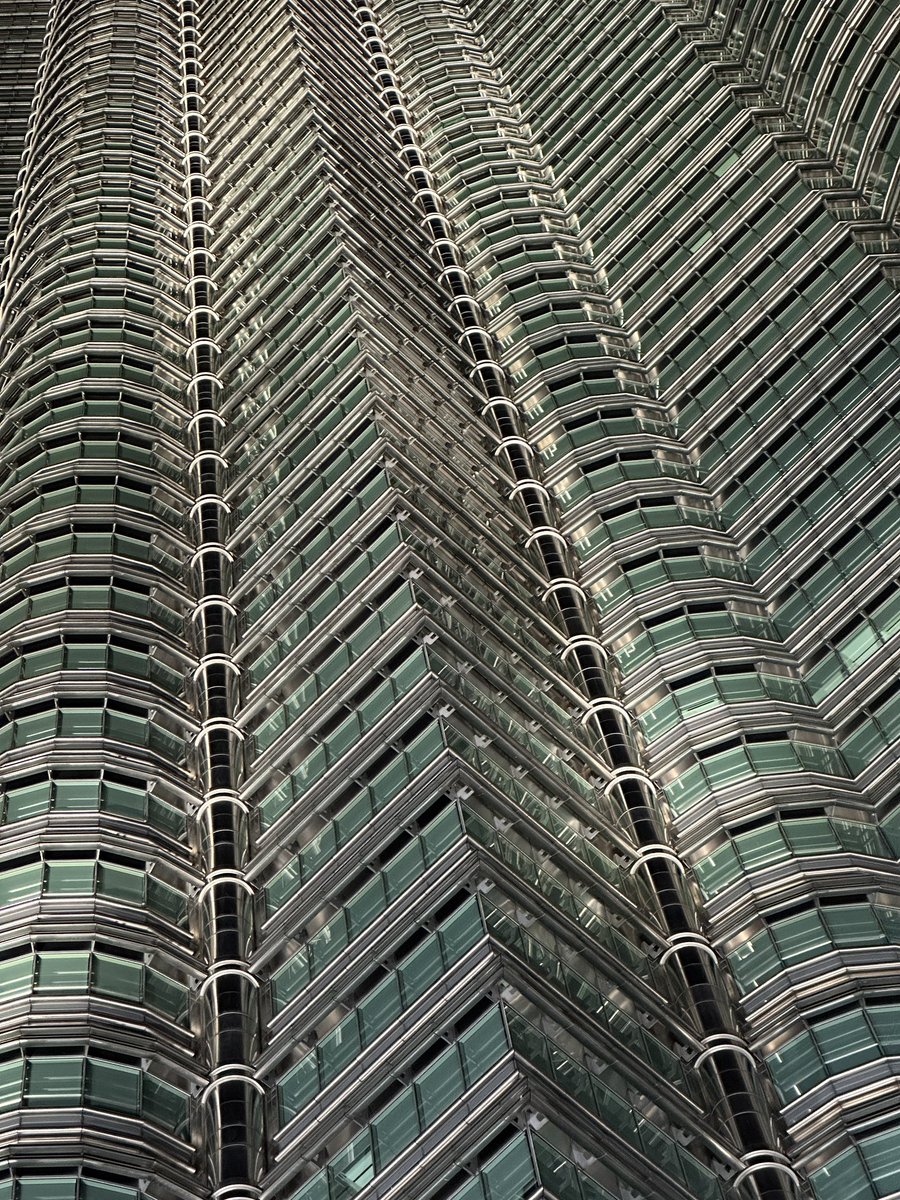 nunrav's tweet photo. The Art of Petronas Twin Tower https://t.co/AThuzDjiMq