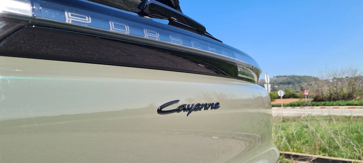 MttRbnsn's tweet image. So here's the reason I'm 'working' (I know, I know) at the weekend - out in Catalonia to drive the @PorscheGB #Cayenne #Electric, both in entry-level and range-topping #Turbo formats.

There's an embargo on driving impressions (of course there is), but can give some stats.

1/2