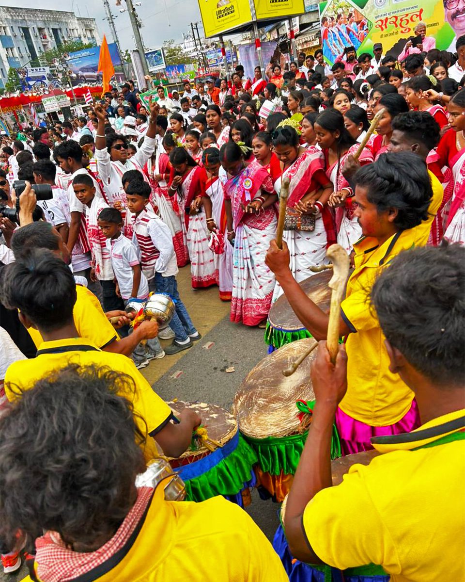 VisitJharkhand's tweet photo. Ranchi is living Sarhul 

The city moves with the rhythm of nature, where traditions are not remembered, but lived.

#Sarhul #Ranchi #Jharkhand #FestivalVibes #IncredibleIndia
@HemantSorenJMM https://t.co/BwHO15JZWe