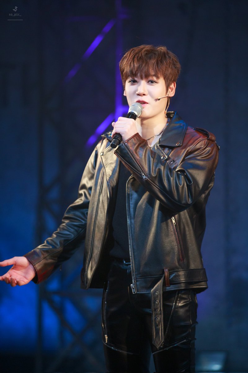 so_pic_'s tweet photo. 260318 20:00
뮤지컬 <펑크> 커튼콜

글렌 役 - 양지원 배우님

날개 보이시죠?🪽 https://t.co/7I0nd2GGGr