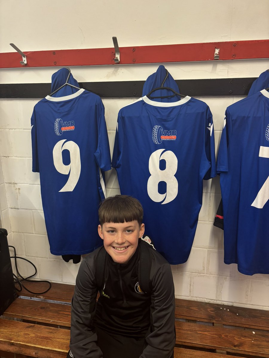 Lee Thompson tweet media