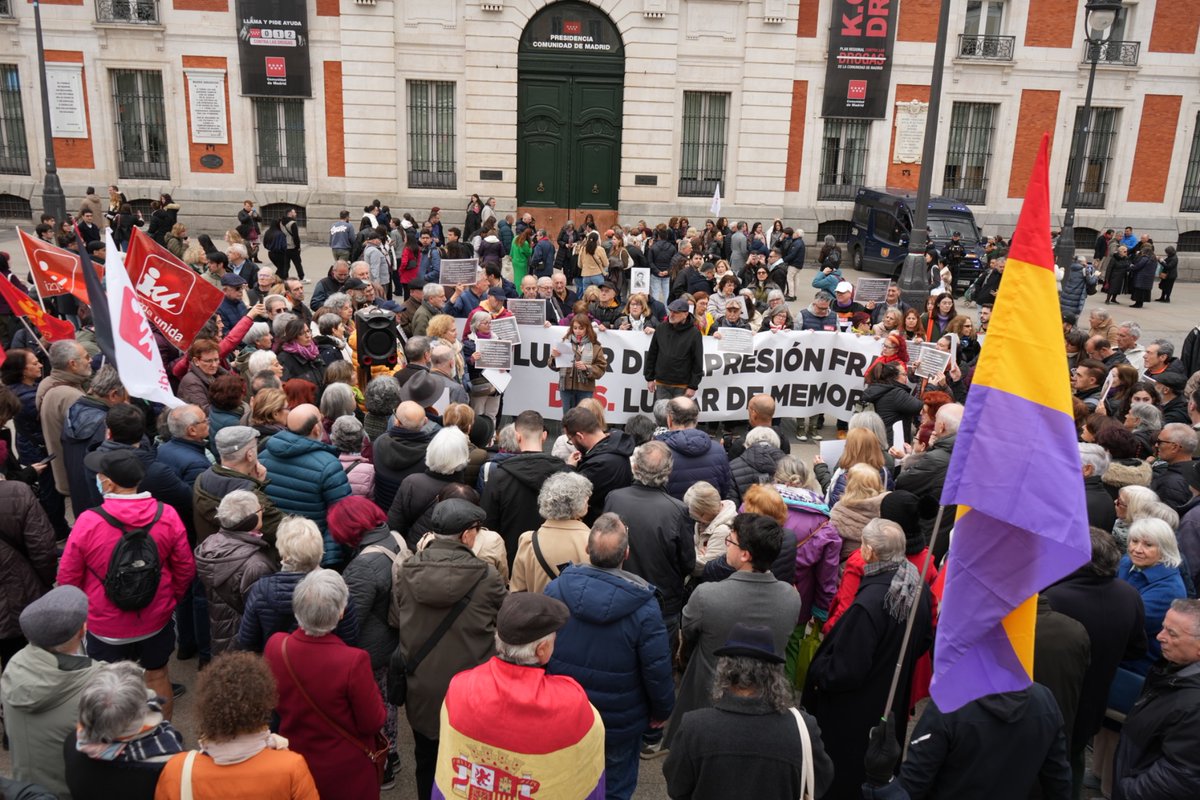 DiarioSabemos's tweet image. Concentración en defensa de la memoria democrática

📍 Que la antigua DGS sea reconocida como lugar de memoria: con una placa, espacios visitables y el recuerdo digno de las víctimas.

✊ #Memoria, #verdad #justicia y #reparación

Foto @AgustnMilln