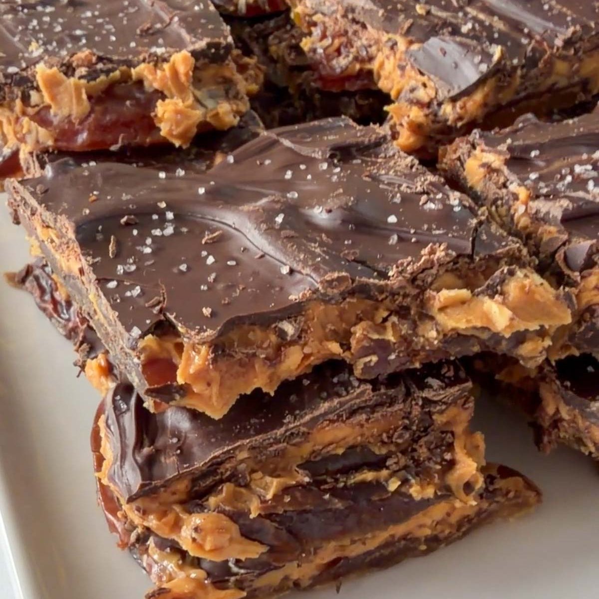 2SimplyInspire's tweet image. Date Snickers (Viral Date Bark) You have to try this!
Instructions here tosimplyinspire.com/date-snickers.…
#recipeoftheday #easyrecipe #nobake