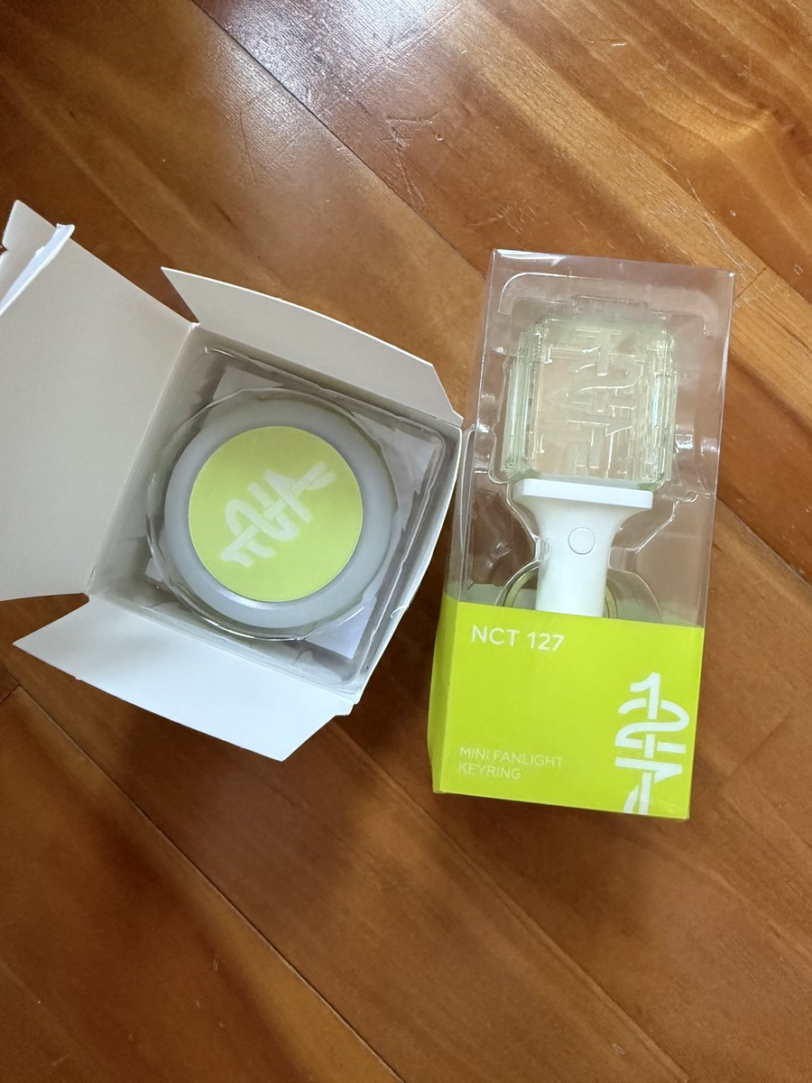 mmatishappy's tweet photo. ส่งต่อ
Mini fanlight light stick keyring 
แท่งไฟจิ๋ว 127 - 600
LIGHT TOK 127 - 990
แกะแล้ว แต่ยังไม่เคยใช้ทั้งคู่

ส่งฟรี / รับคู่ลดได้
สนใจ dm ค่า #ตลาดนัดnct #ตลาดนัดnct127 https://t.co/65wFavNKe2