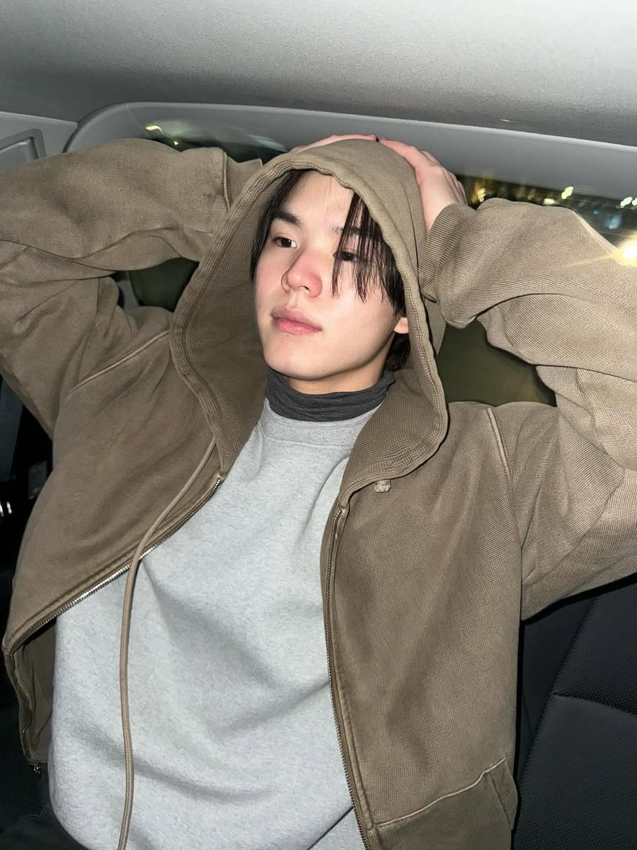 หนุ่ม เจน Z หล่อ น่ารักสุดๆ
แต่ ที่น้องเตโชเม้น คือ 🫦หมายความว่าอะไรคะ เอ็นดู การเม้นสุดไว
 สรุป ภารกิจ หลอกล่อ เอ๊ย ชวนพี่ปิงไปเที่ยวสำเร็จไหมครับ  รอฟังผลอยู่นะครับ🤣
#PingKrittanun  #TeshowPing  #TeshowPromsakha