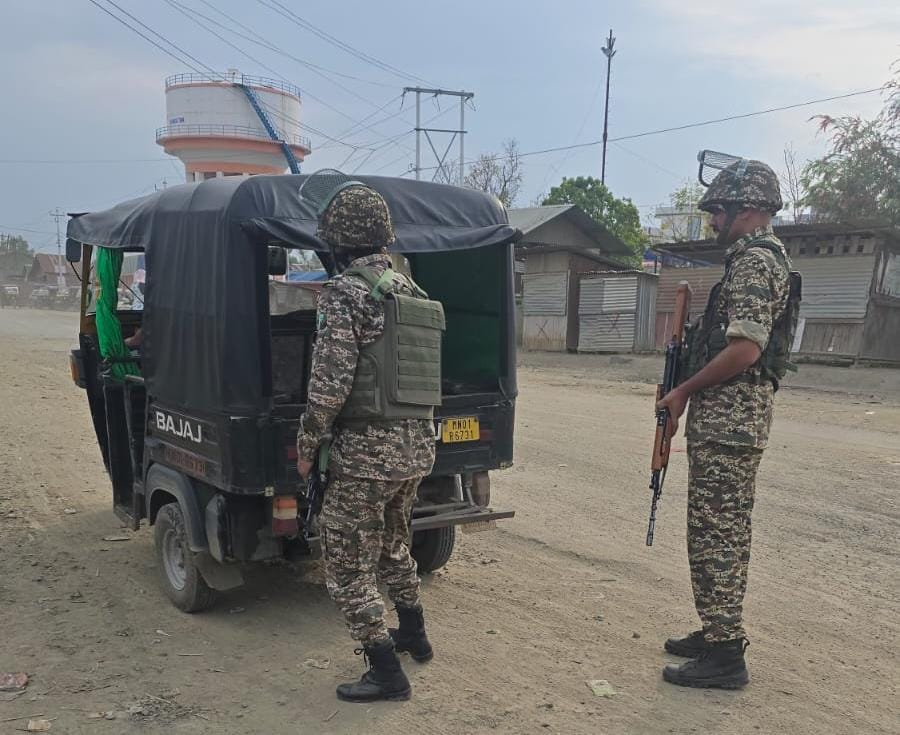 To ensure safety in sensitive times, 32 Bn #CRPF establishes Mobile Check Posts that build confidence among locals &amp; curb anti-social elements. #PeaceAndSecurity