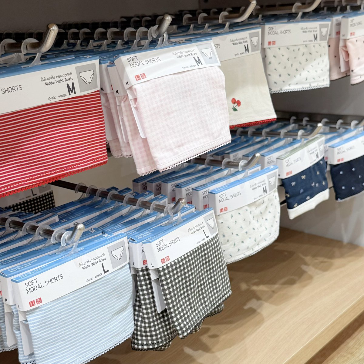 โดนพส.ในต้อกๆป้ายยามา เลยรีบวิ่งไป uniqlo เลย กางเกงในลูกไม้เอวสูงเอาไว้แมตช์กับพวกเกงเอวต่ำ มันน่ารักมั้กกกกก ฟีลเซ็กซี่ ขี้เล่นเบาๆไรงี้ ₊‧꒰ა ♱ ໒꒱ ‧₊˚