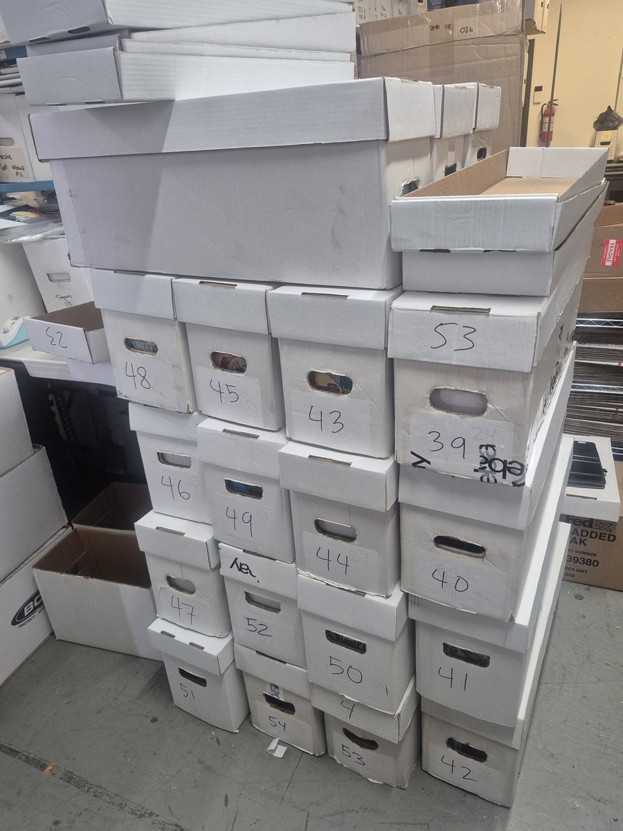 Absolute Comics Little Giant Show B9/C9 tweet media