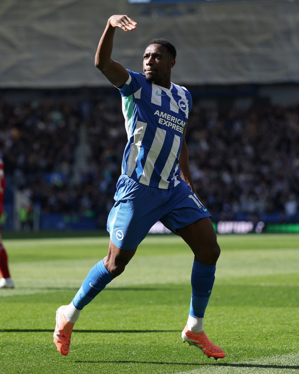 Premier League tweet media