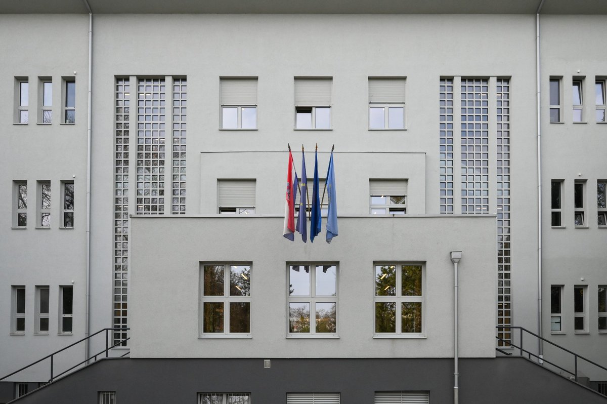 VladaRH's tweet image. PVRH @AndrejPlenkovic: Obišli smo dovršen #FŠDT, obnovljenu zgradu dekanata na Medicinskom fakultetu, položena je kapsula u bivšoj zgradi DHMZ-a za novu zgradu Povijesnoga muzeja. Obišli smo radove na Fazi 3 KBC-a Rebro i otvorili novu zgradu Klinike za plućne bolesti Jordanovac.