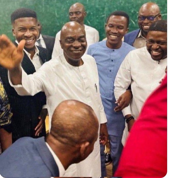 ConfiOnimasa001's tweet photo. 200 level Unilorin politicians dey muse me 😂, you wey geh carry over for GST, open GST tutorial group keh 😂😭 https://t.co/8RBuN7Vgem