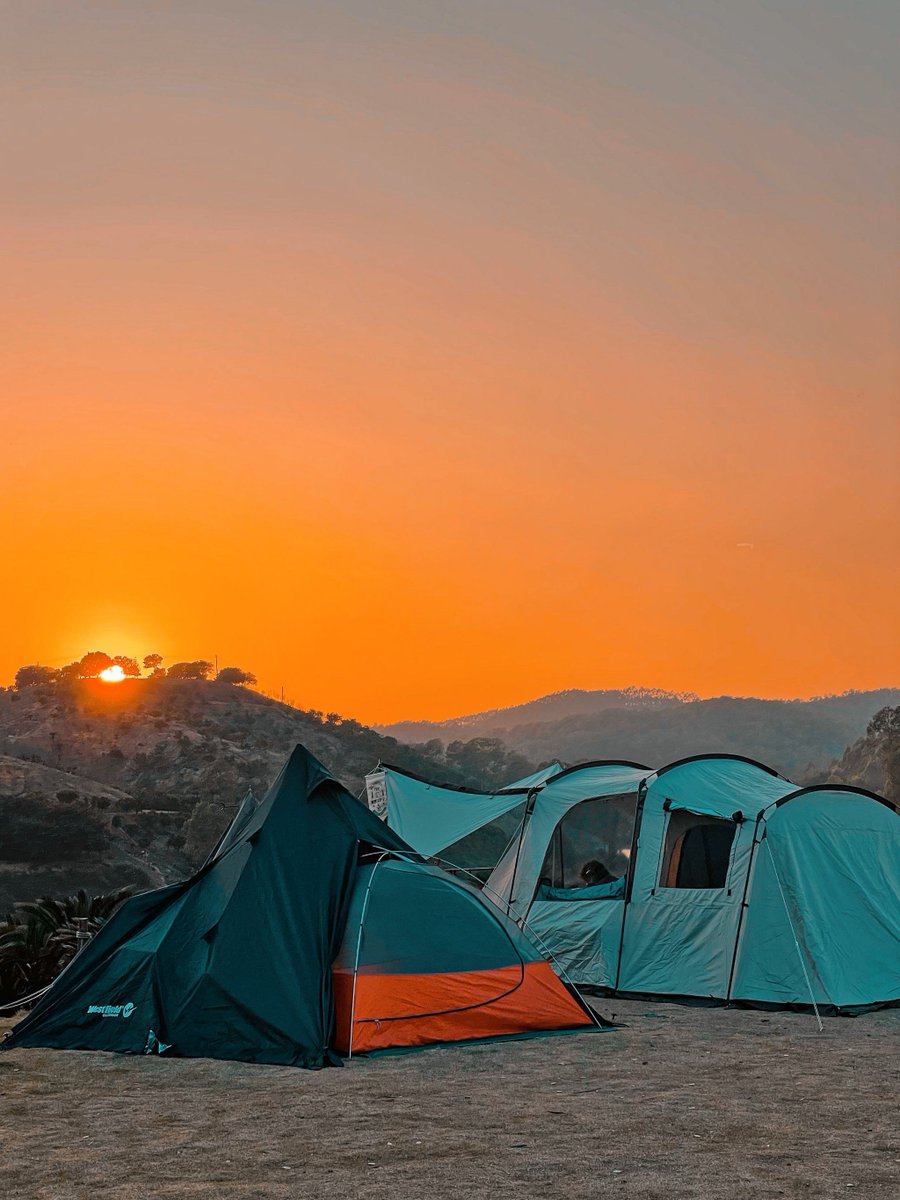 Jaundre12048037's tweet photo. Chasing sunsets, swapping screens for starry skies. Just us, tents, and the quiet magic of the wild.  #CampLife #WildernessVibes https://t.co/KCstYy9I4Z