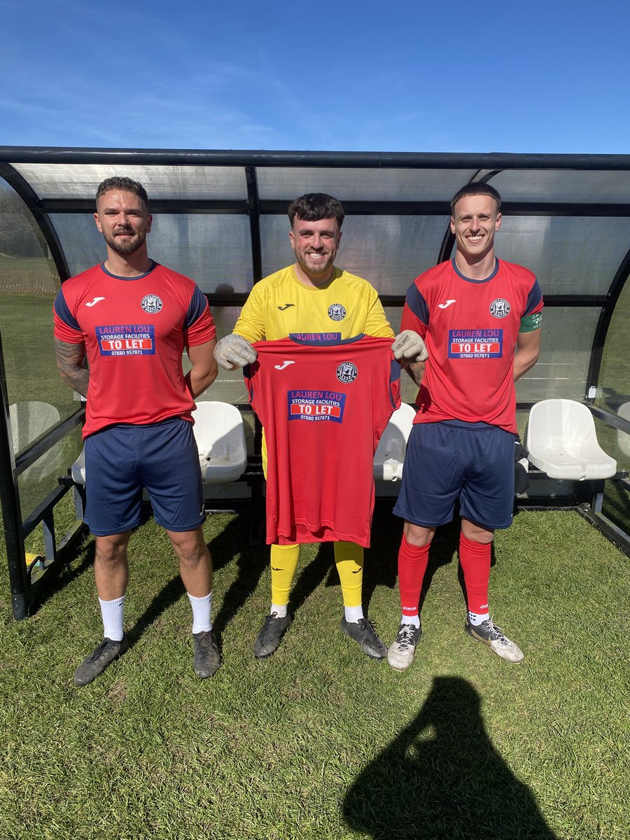It’s the debut of our new away kit, kindly sponsored by <a href="/TeamLaurenLou/">Gary James Bennett</a> thanks for your continued support! 

Local football would be nothing without sponsors like Gary. Top man. 

#UTFM 🤍🖤