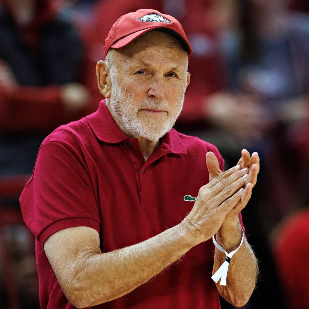 SportsShelly's tweet photo. It’s Saturday, we ball. 🐗 https://t.co/DR2kZT9Tlk