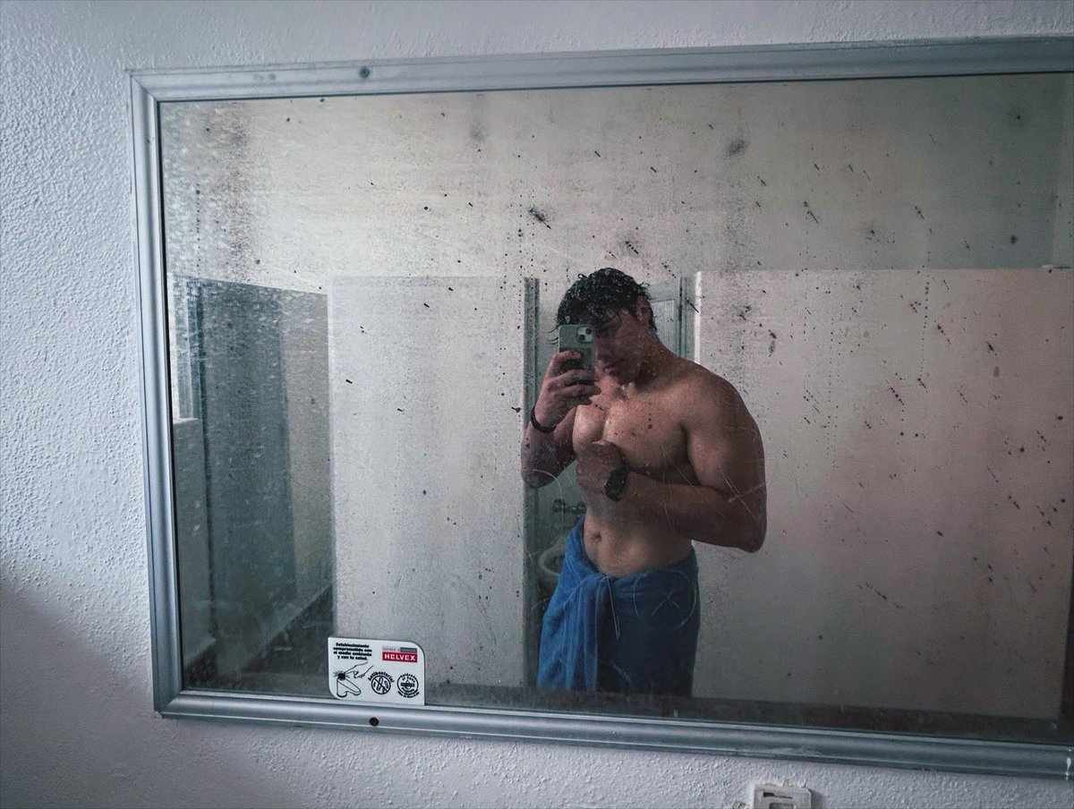 flmarcoo's tweet photo. Con mirarnos nos entendemos…📯
.
.
.
.
.
.
.
#swimm #fit #sexyboy #beach #soccer https://t.co/kkYYJad69Y