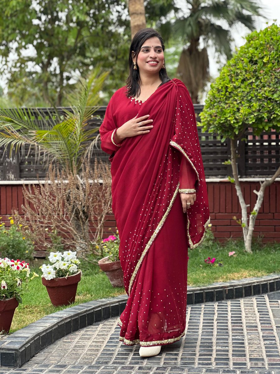 SindhuRida's tweet photo. Eid Mubarak from me ...!!!
♥️🔥🌹
#Eid #festival #traditional #sareelook #RidaSandhu 
#Journalist #Advocate  #Blessed #evileyesoff https://t.co/pwiUqwpcoM