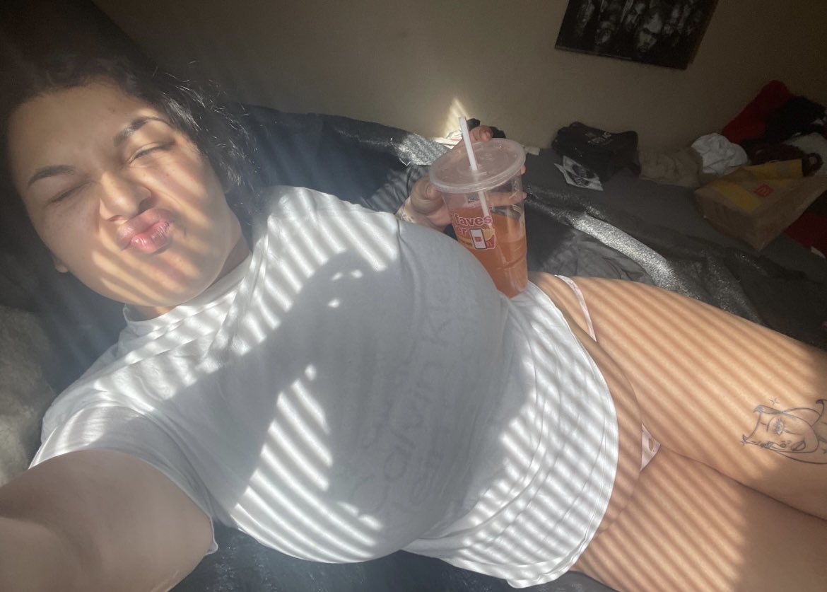 chellygivemhell🐬 tweet media