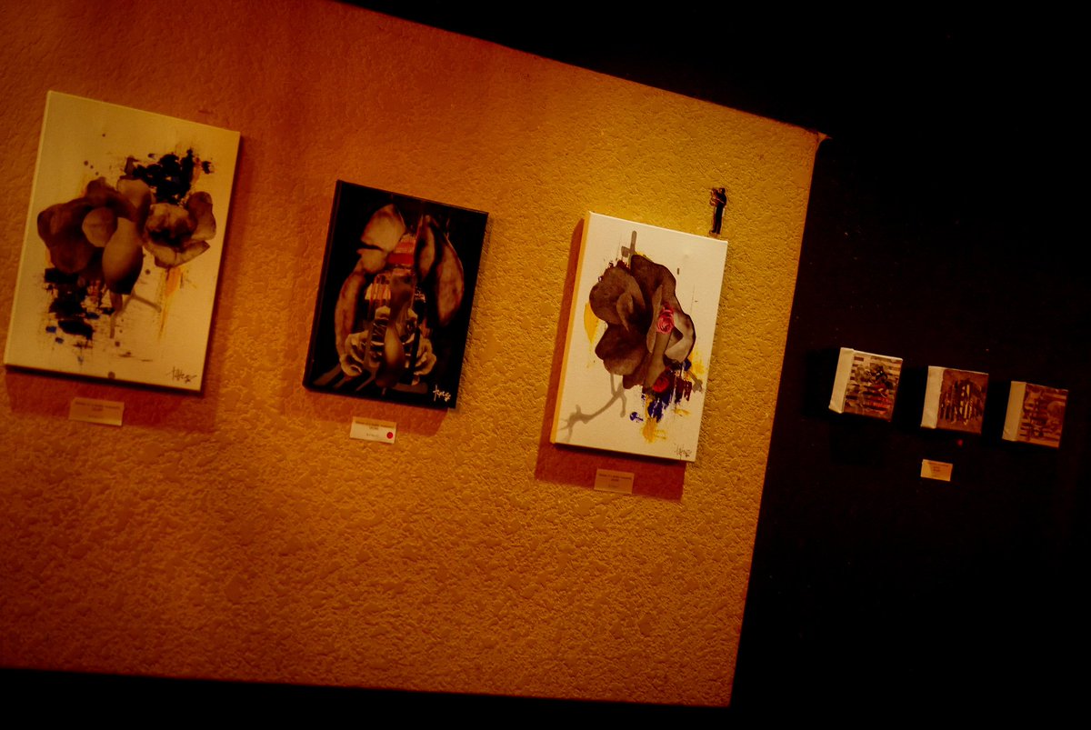 月織から、おはよーさんです( ఠ͜ఠ )🍷

腰弱な近衛、
既にしていてました。

皆々様の御来訪お待ちしております。

九十九さんと近衛の二人展
月織堂にて｢#意識の向こう側へ｣開催中。

切に拝見して頂けたらなと。

何度も言いますが、
近衛は五年ぶりに絵を描きました…笑

では、本日もGrüße！！