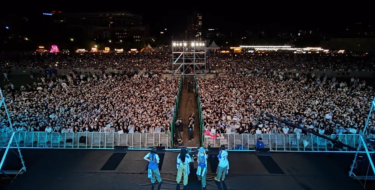 NewJeans drawing a crowd of 45-50K people for an university festival 
tinyurl.com/4ytatjte