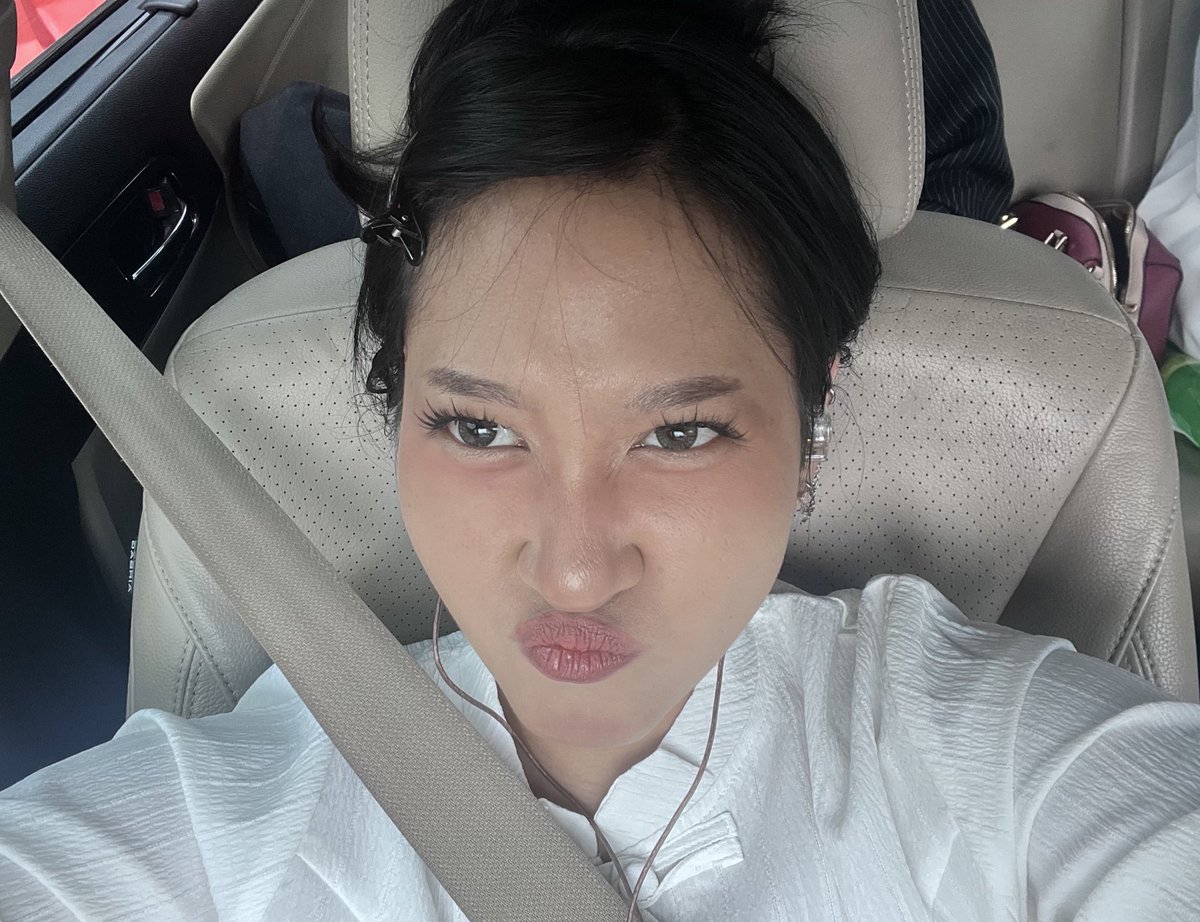 niki 🦕 tweet media