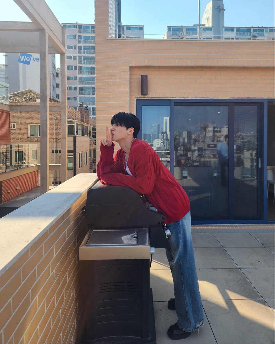 진짜 오랜만이라 그런가
보자마자 괜히 기분 좋아지더라!!!

오늘 와줘서 고마워, 많이 보고 싶었어 🖤

Guess it’s been too long 
Seeing you again just made me smile!!!

Thanks for coming today 🖤

#틴탑 #TEENTOP #엔젤 #ANGEL