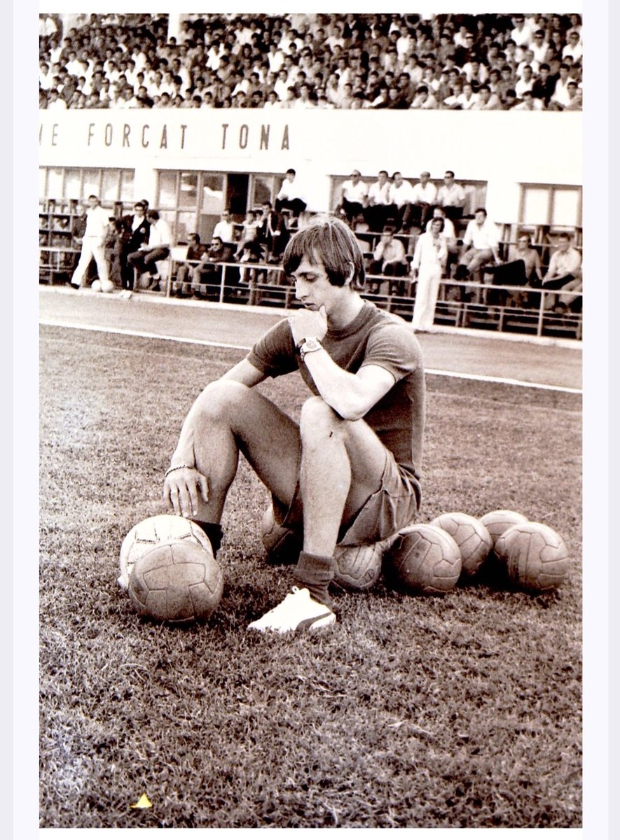 Jeeejjj 🥳  Thanks <a href="/AjaxFancare/">Ajax Fancare</a> <a href="/ajaxlife/">Ajax Life</a>  ❌️❌️❌️.   Eerst vanmiddag richting De <a href="/cruijffarena/">Johan Cruijff ArenA</a> voor de @CruijffPremiere  🥰  zininin