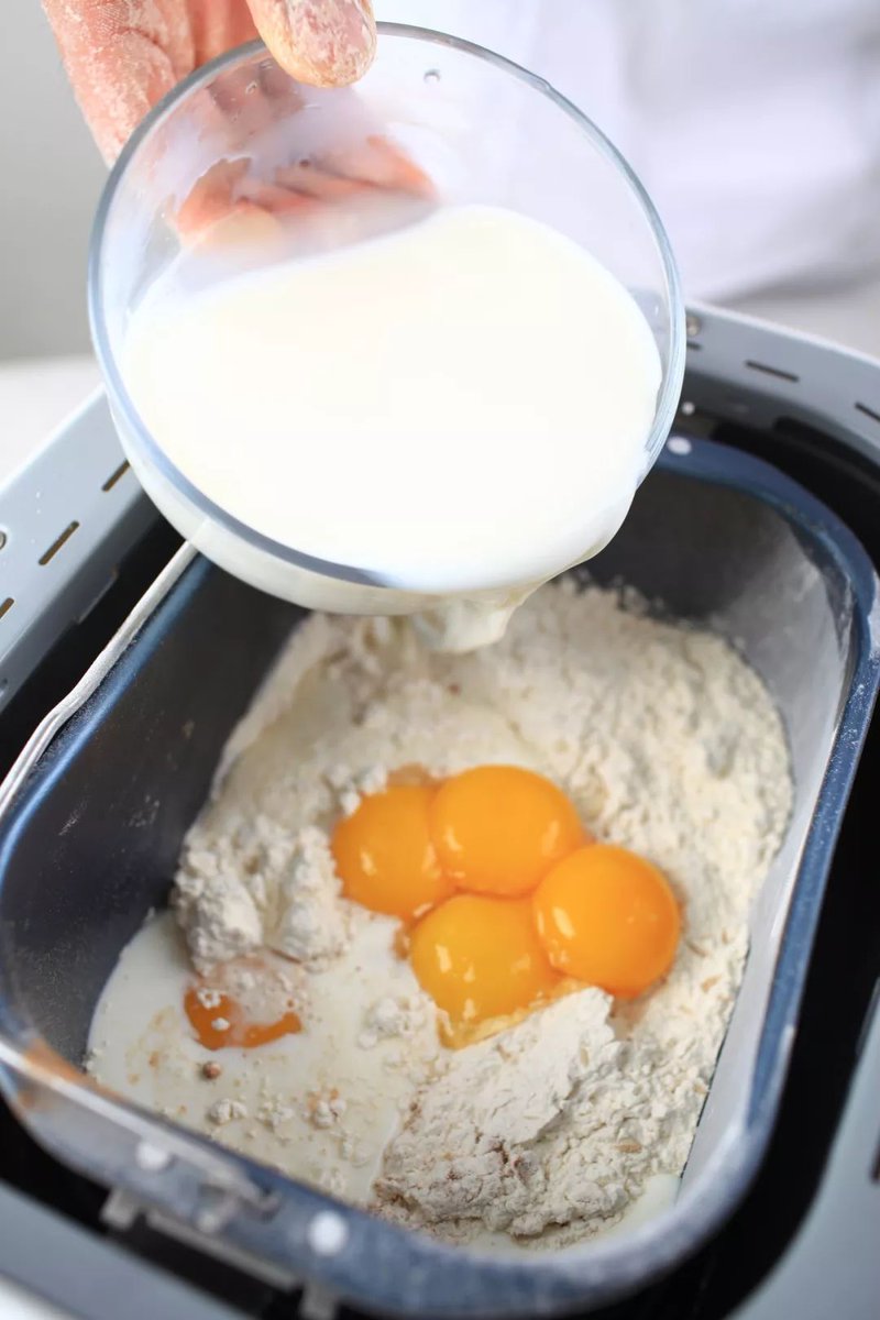 eddiea38's tweet image. Baked my first sourdough! Crusty crust, chewy crumb, u0026 zero stress—just flour, time, and joy.  #HomeBakingMagic