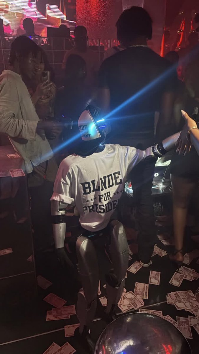 BLNDE updates tweet media