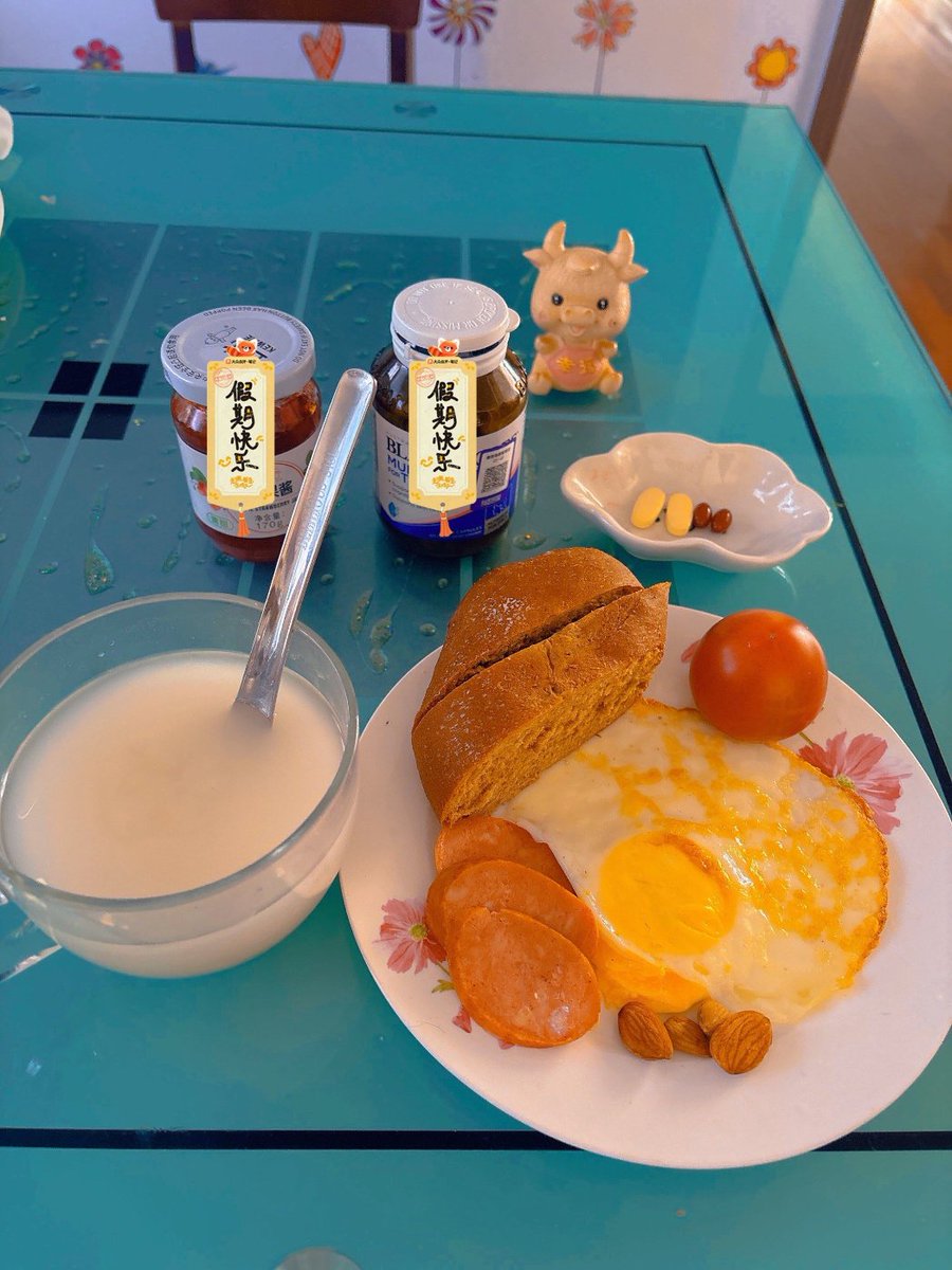 HMilttal's tweet photo. 今日份治愈系早餐 全麦贝果抹花生酱，夹脆生菜+煎蛋，配一碗热豆浆～简单又管饱，开启元气满满的一天 https://t.co/W7JTO8v5pR