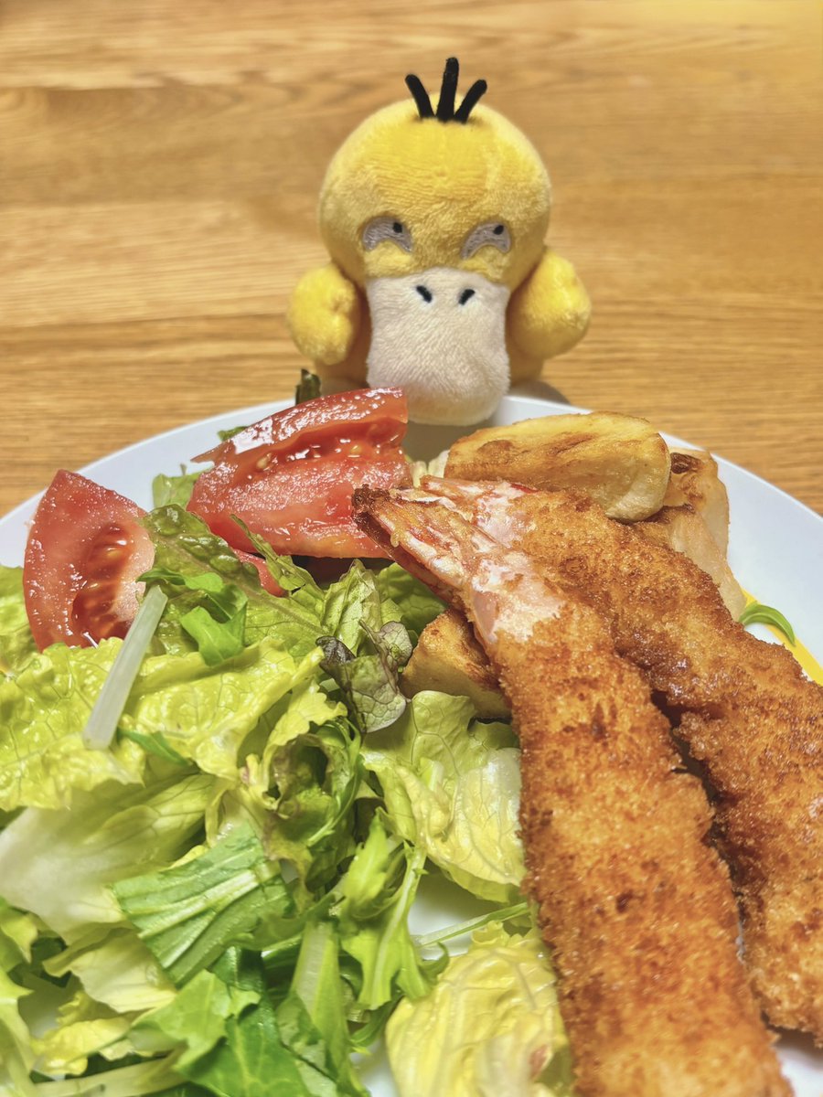udon_casey's tweet photo. エビフライが嬉しくてニヤニヤが止まらないよねコダック🍤 https://t.co/Na8rK4FJrk