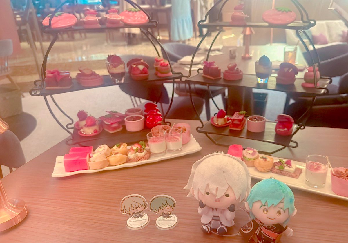 resto114_ymd's tweet photo. 3日間楽しかった～！
友達がぬい服を作ったお礼にアフタヌーンティーを奢ってくれたありがとう🥺
めっちゃ美味しかった🍓 https://t.co/Qi0h07KAZW