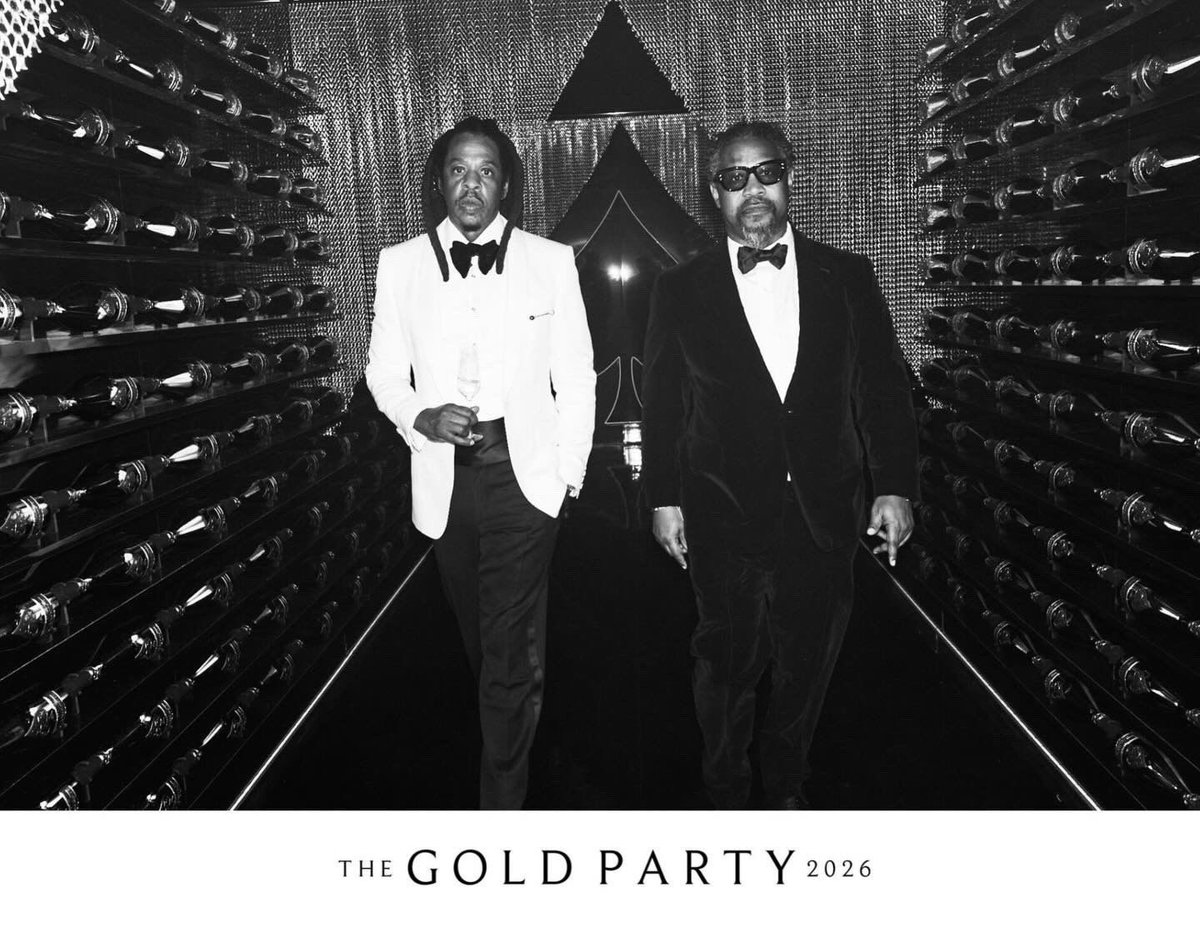 BeyonceColmena's tweet photo. Jay-Z junto con otros invitados que asistieron a la fiesta Gold Party después de los Oscars, la cual celebraron Beyoncé y él en el Chateau Marmont
.
.
#beyoncé #jayzandbeyonce #goldparty https://t.co/sfrrWG54Vl